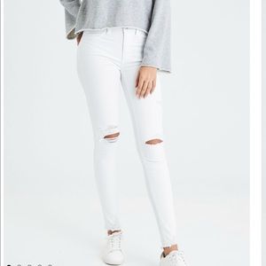 AE WHITE HIGH RISE DISTRESSED JEGGING 6R 😍🙌🏼👖